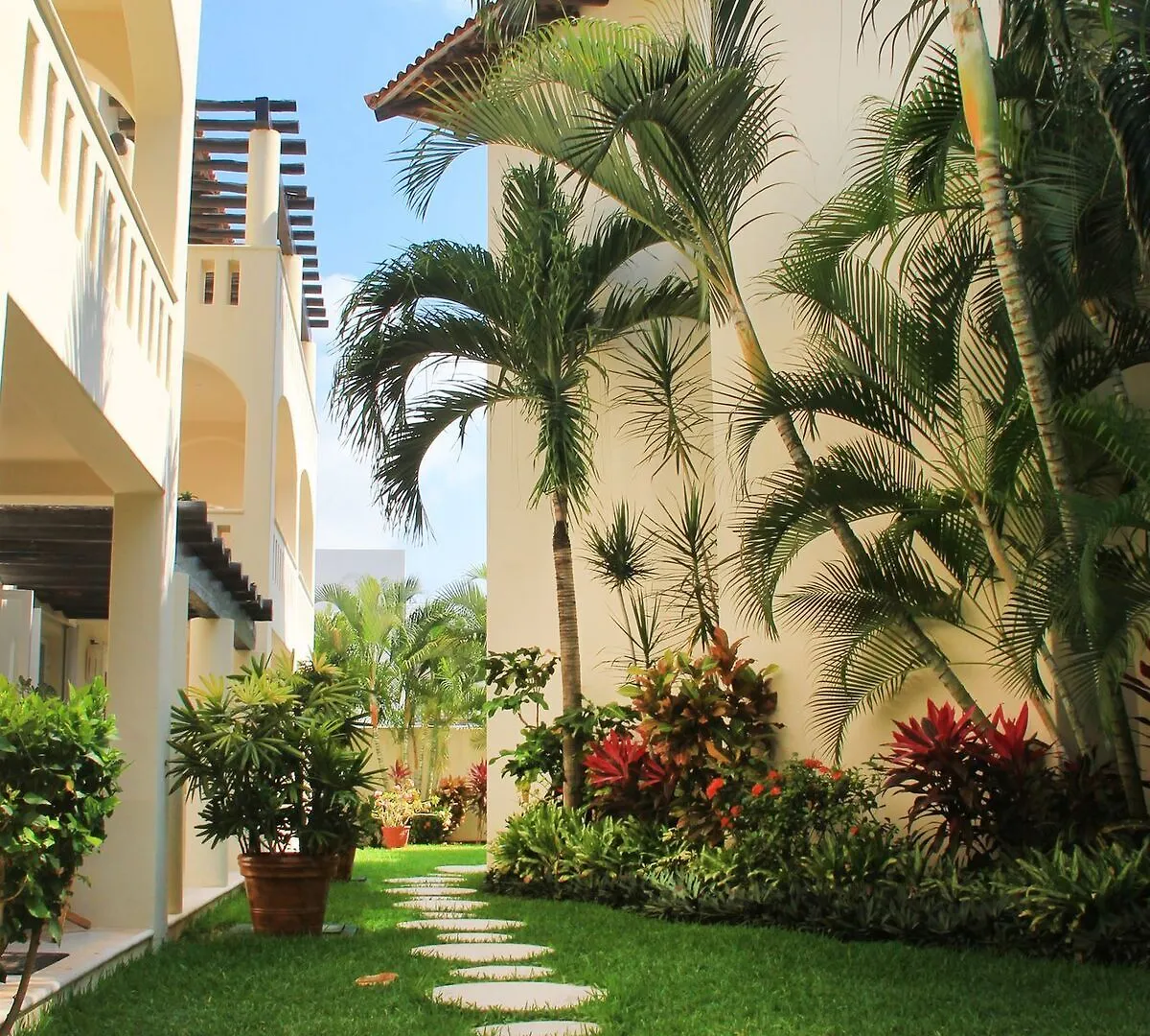 Luna Maya Condo Free Access To Beach Club Playa del Carmen Apartment